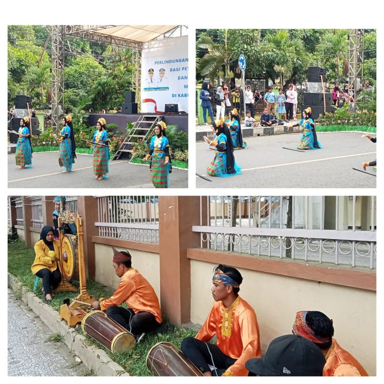 Penyerahan Kartu BPJS Bupati Dompu Disambut Tarian Muna Ra Medi
