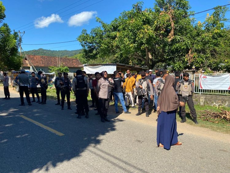 68 Personel Gabungan Dikerahkan Saat Eksekusi Pengosongan Tanah di Desa Lepadi 