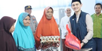 Bersama PT STM, PWI Dompu Berbagi Sembako Untuk Anak Yatim dan Kaum Dhuafa