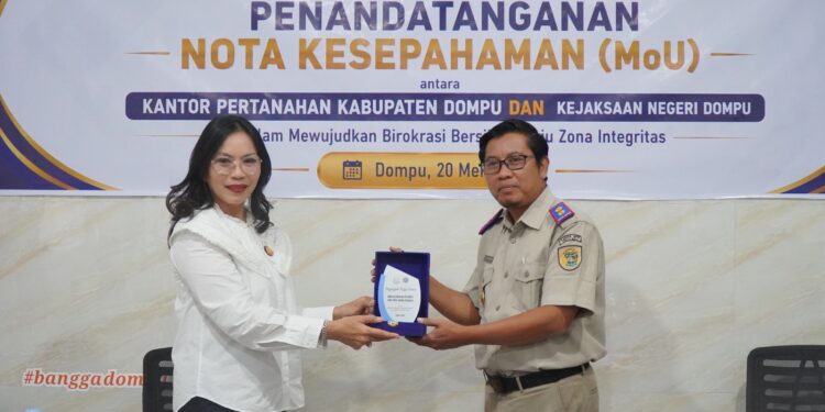 Dukung Wilayah Bebas Korupsi BPN Dompu Bersama Kejari Tandatangan Nota Kesepahaman