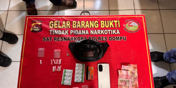 Polisi Terima Penyerahan Terduga Pelaku Tindak Pidana Kasus Narkotika Dari Kodim 1614 Dompu