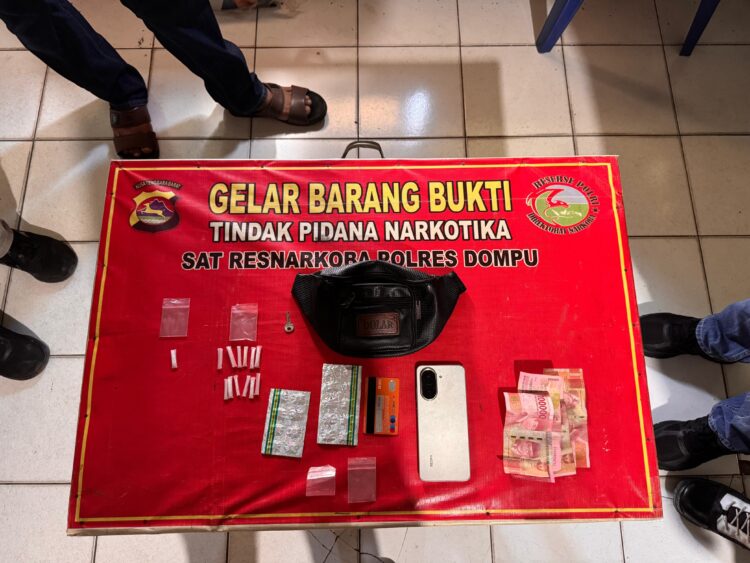 Polisi Terima Penyerahan Terduga Pelaku Tindak Pidana Kasus Narkotika Dari Kodim 1614 Dompu
